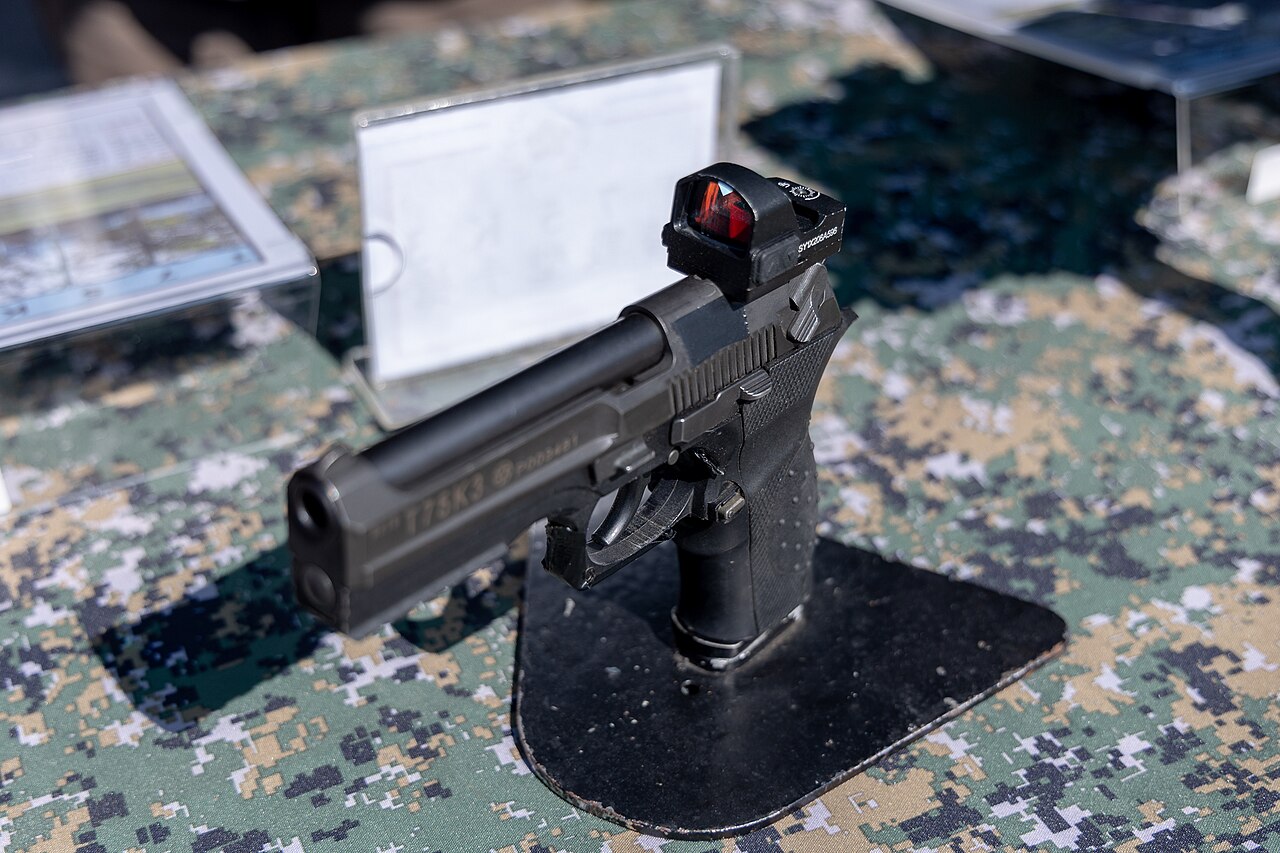 T75 pistol Technical Specifications and Dimensions